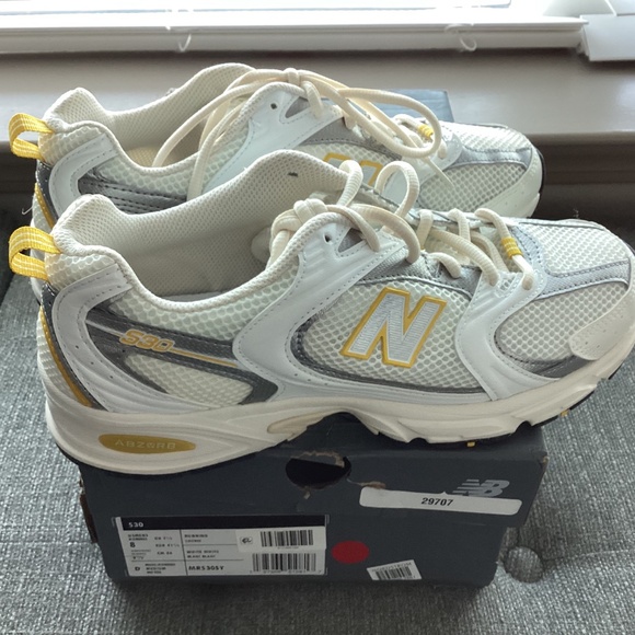 New Balance Gender Inclusive 530 Sneaker 9.5 Women's / 8 Men's - Picture 11 of 13